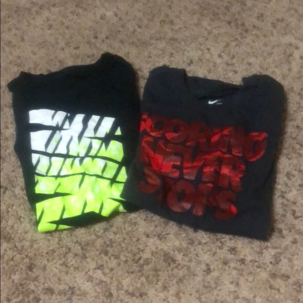 2 size Medium Nike t-shirts